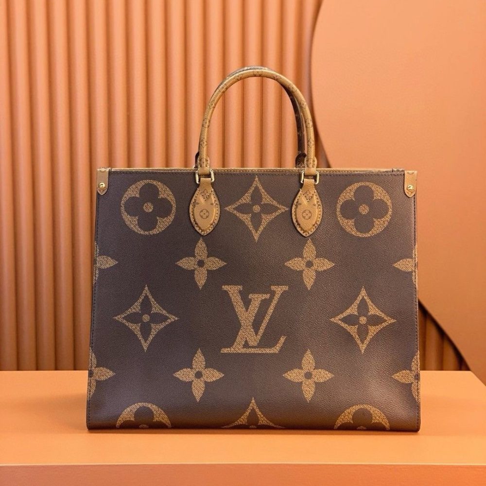 Louis Vuitton onthego handbag in monogram giant canvas m44576