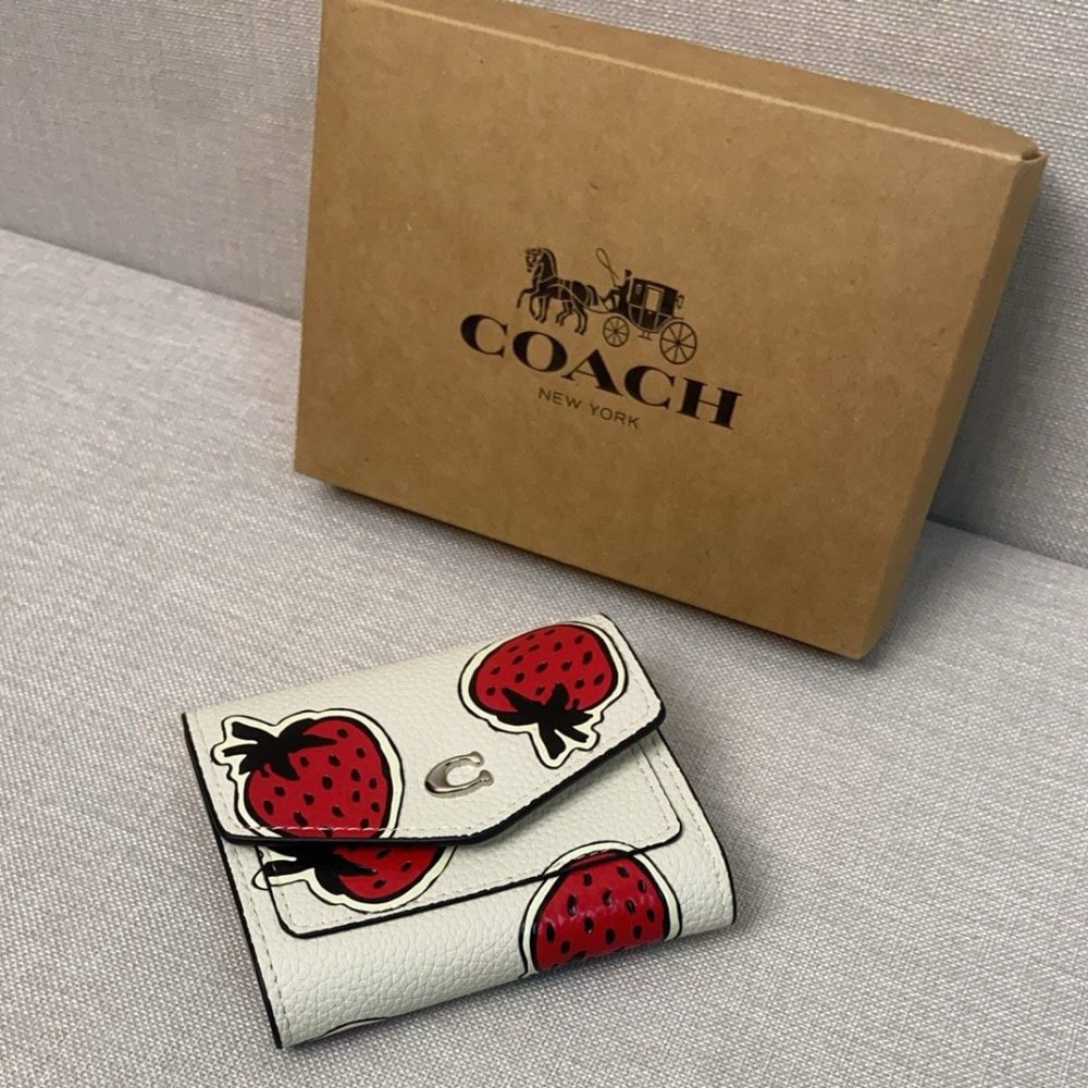 Strawberry pattern wallet