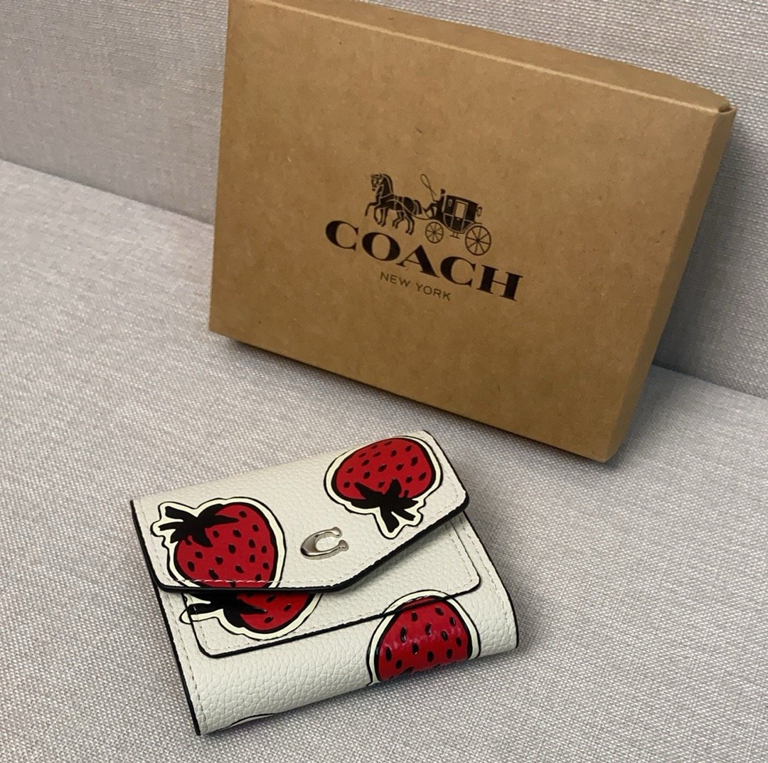 Strawberry pattern wallet