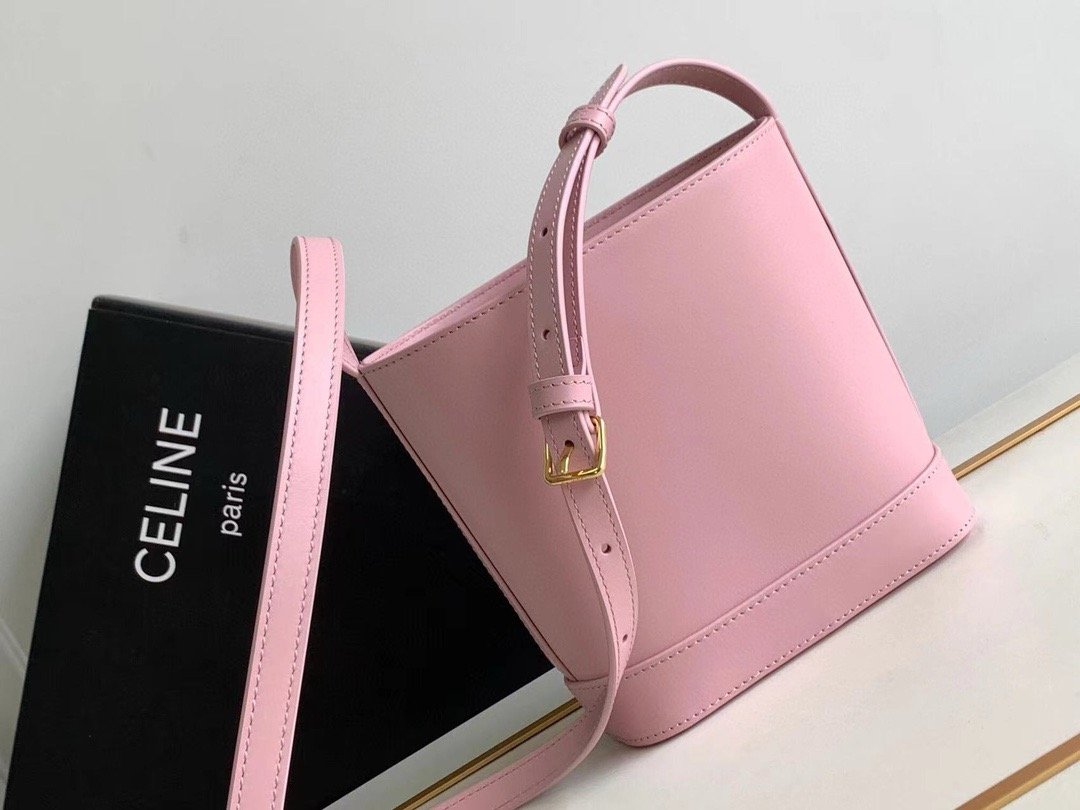 CEL1N_E CUIR TRIOMPHE MINI BUCKET BAG IN SMOOTH CALFSKIN PINK 19.5 X 16 X 7 cm