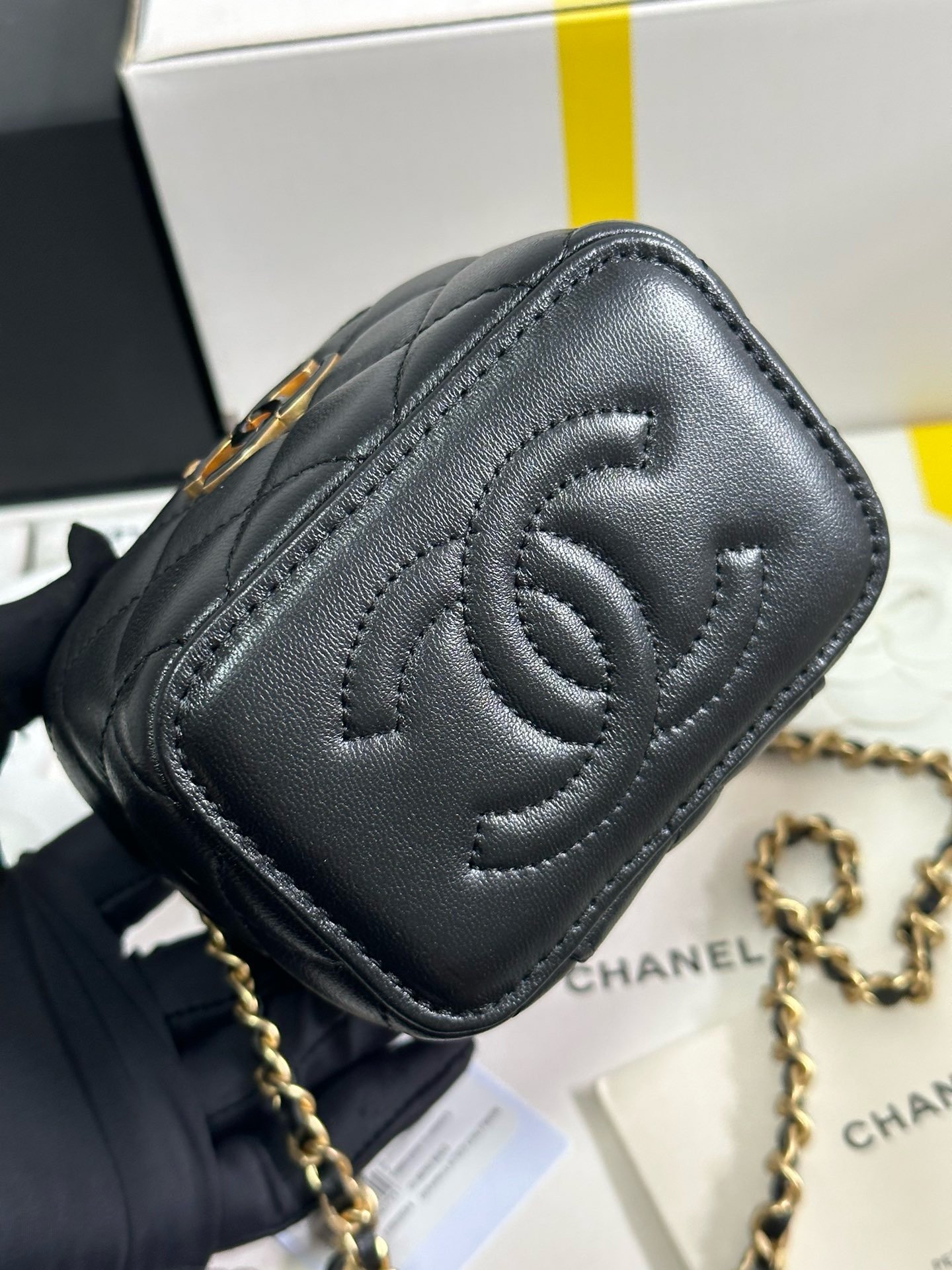 Chanel 24A Workshop enamel adjusting button makeup case 96080W650