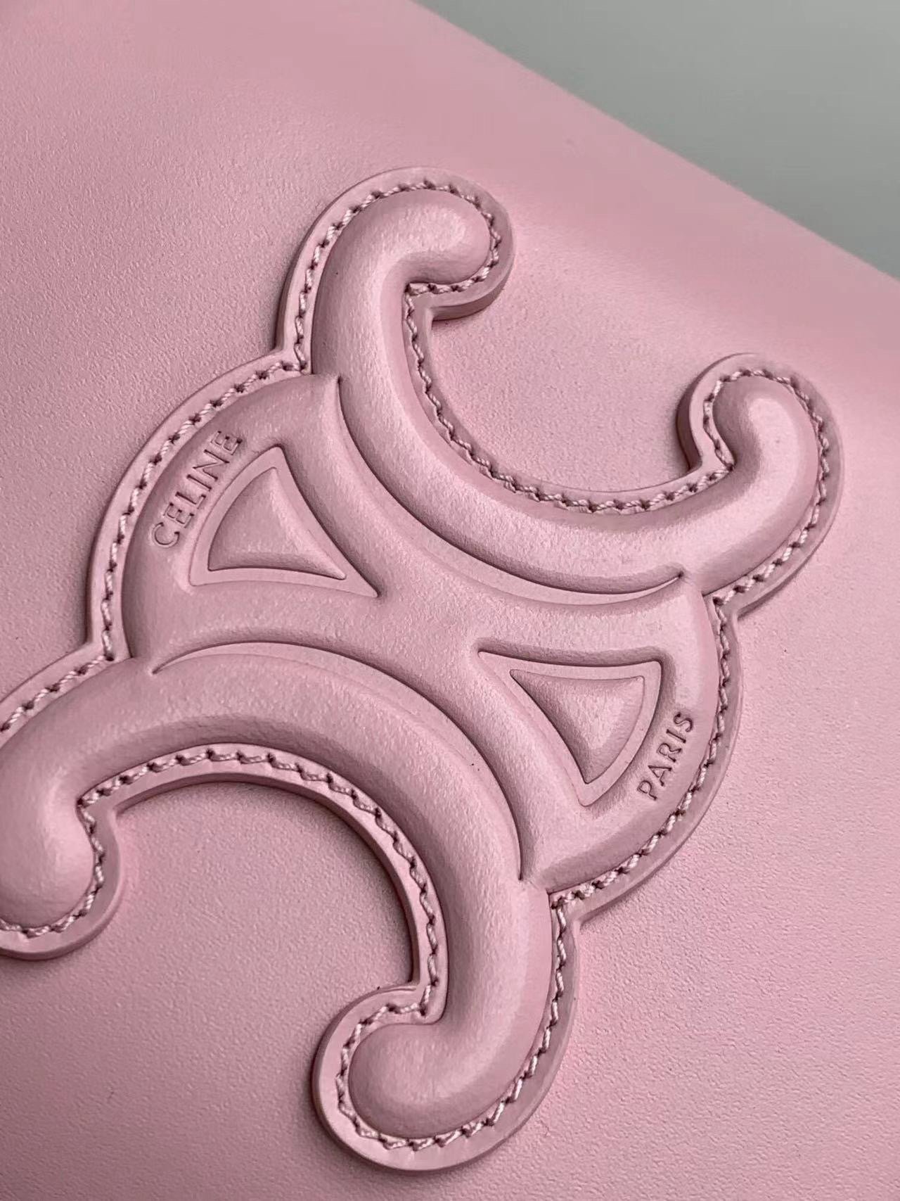 CEL1N_E CUIR TRIOMPHE MINI BUCKET BAG IN SMOOTH CALFSKIN PINK 19.5 X 16 X 7 cm