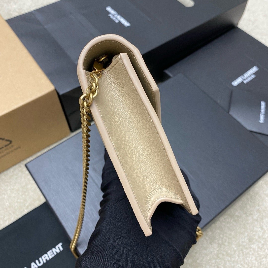 LE CASSANDRE Smooth Leather Envelope Chain Wallet Apricot Lambskin/Gold 743050-2