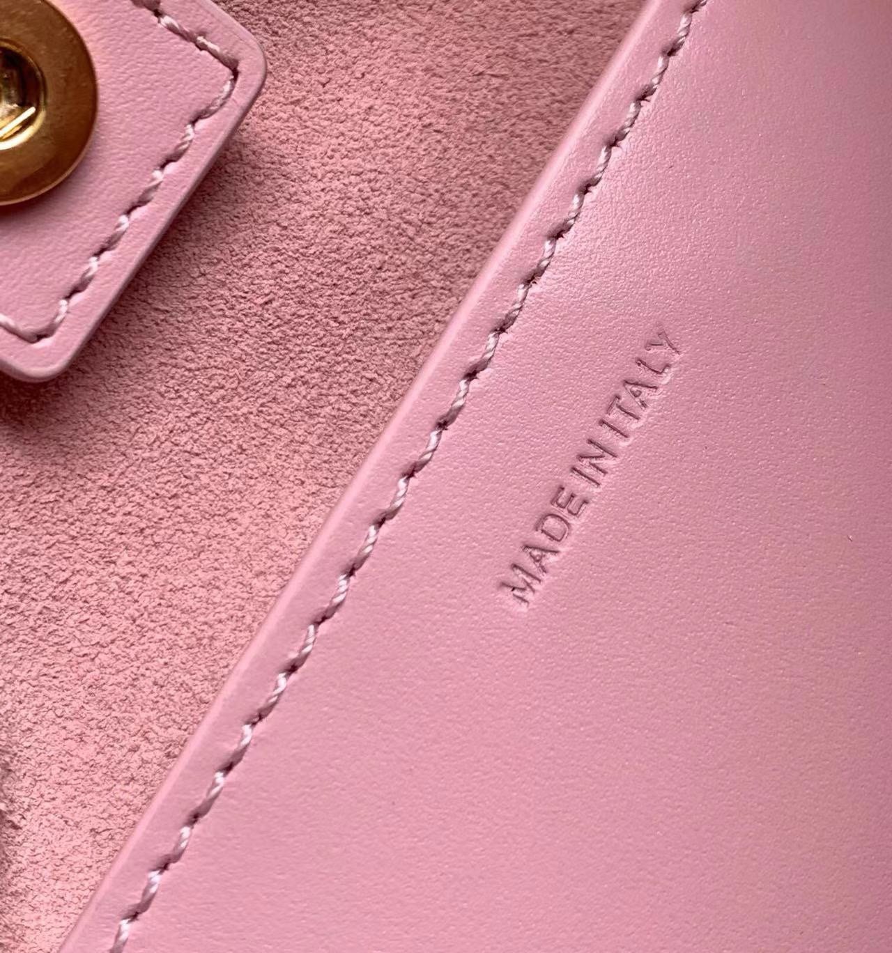 CEL1N_E CUIR TRIOMPHE MINI BUCKET BAG IN SMOOTH CALFSKIN PINK 19.5 X 16 X 7 cm