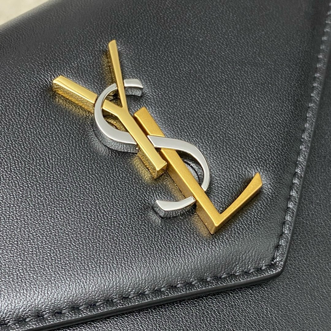 LE CASSANDRE Smooth leather envelope and chain wallet Black lambskin/gold 743050