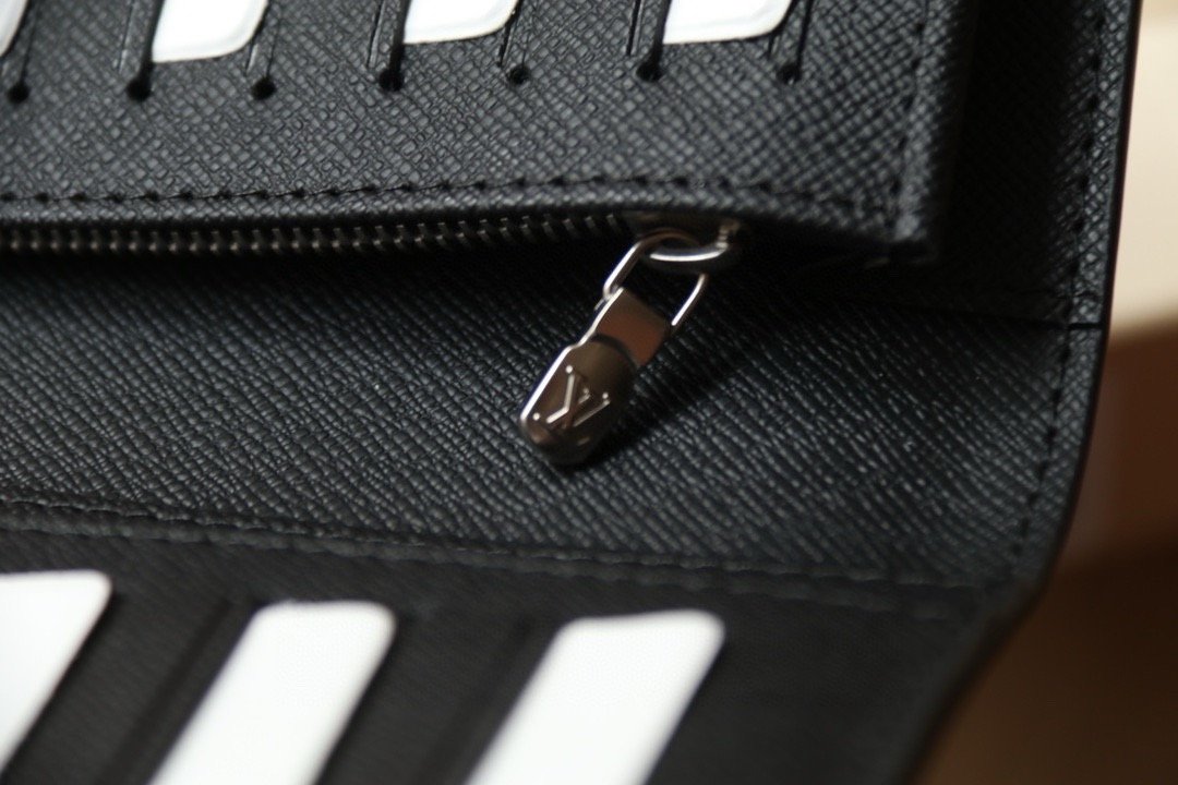 LV brazza wallet water ripple
