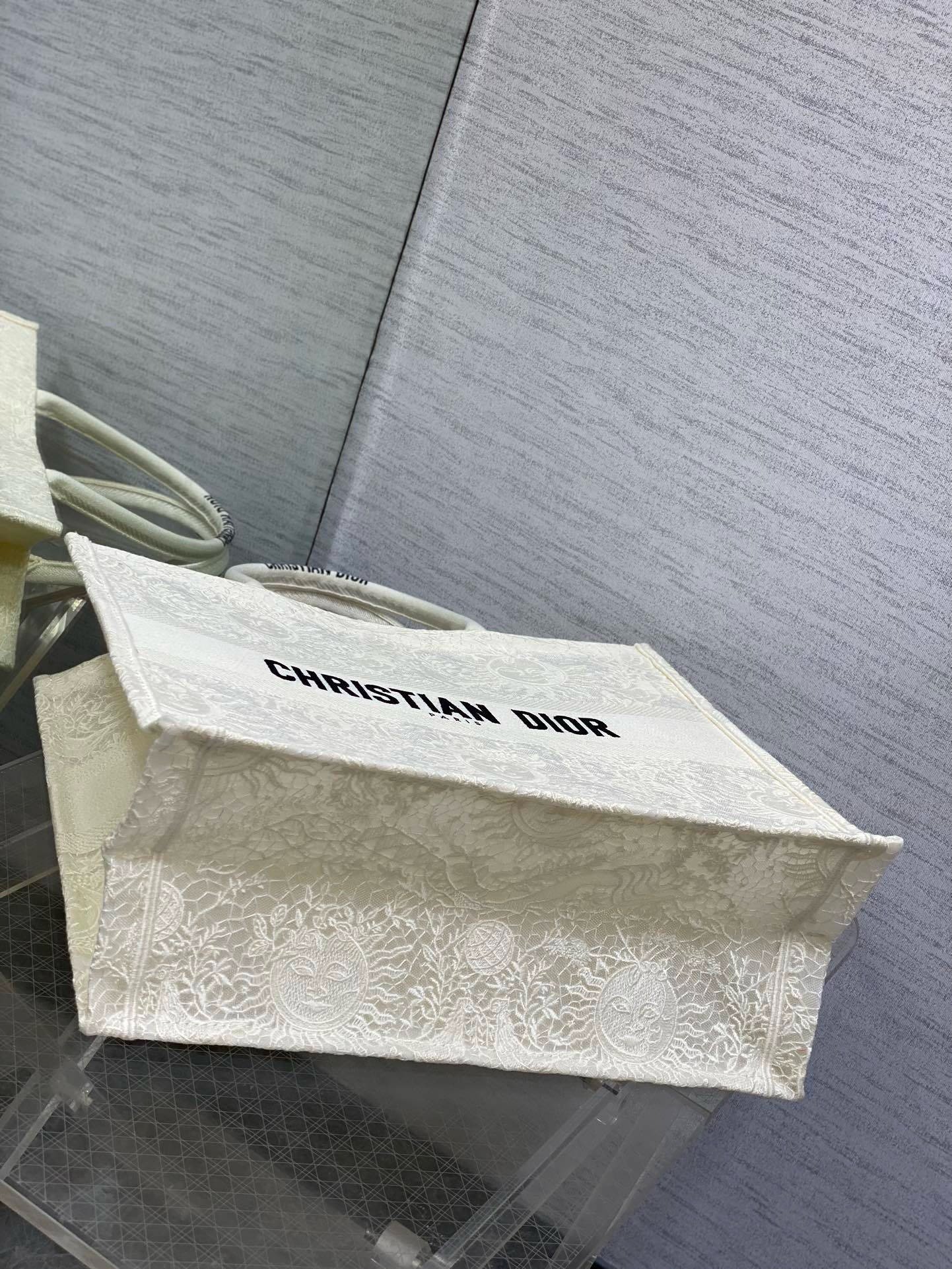 Tote's latest lace sun element series
