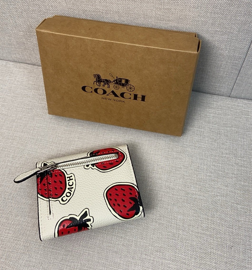 Strawberry pattern wallet