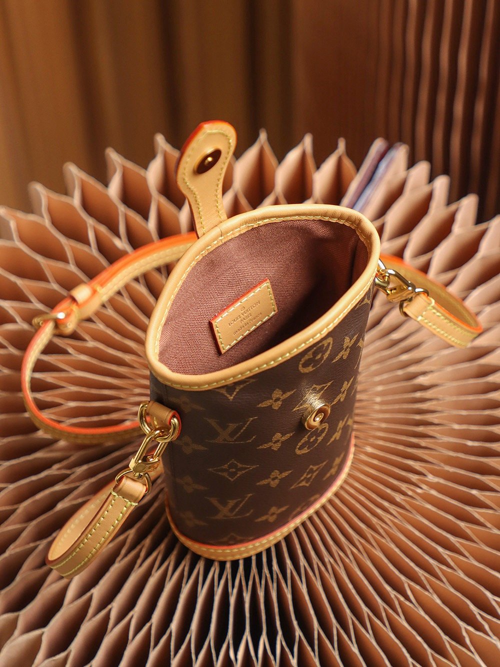 Louis Vuitton FOLD ME系列#m80874# SP 14.5*18*6.5cm