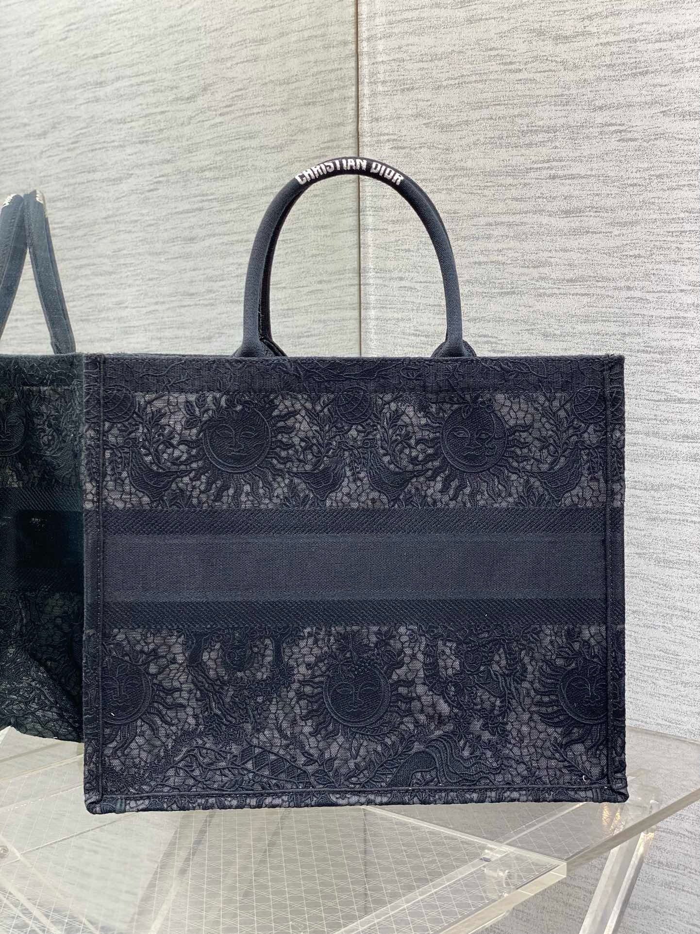 Black Tote's latest lace sun element series
